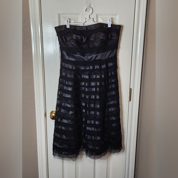 White House Black Market Strapless Silk And Chiffon Black Tiered Dress. Size 12. - Picture 2 of 8